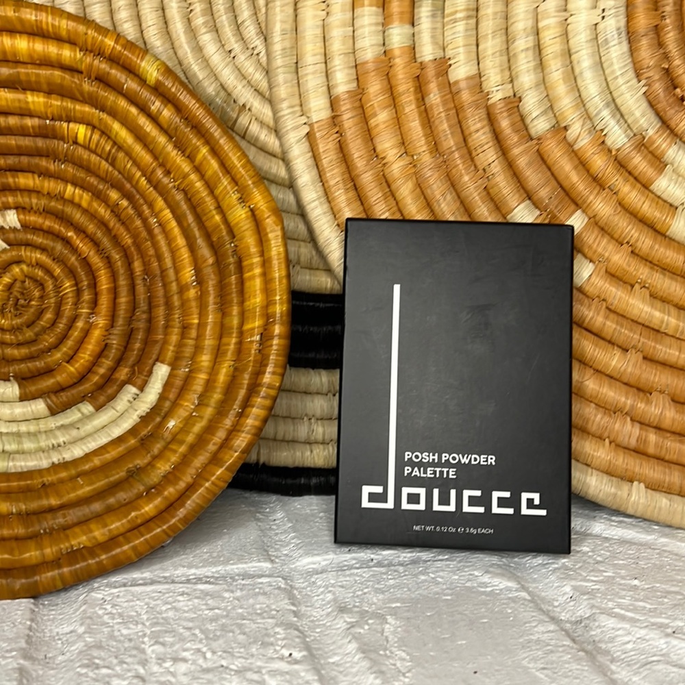 DOUCCE POSH POWDER PALETTE NWT